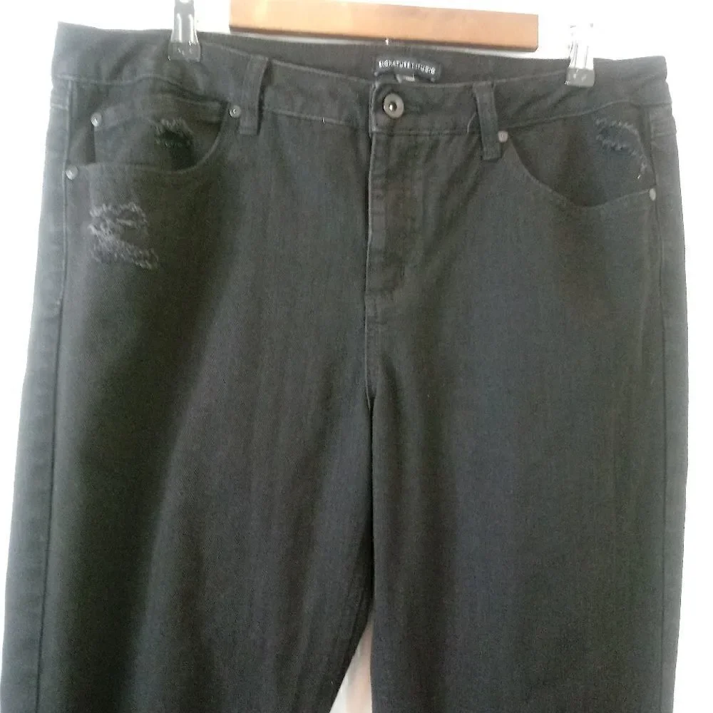 Signature Studio black distressed Jeans with cuffs